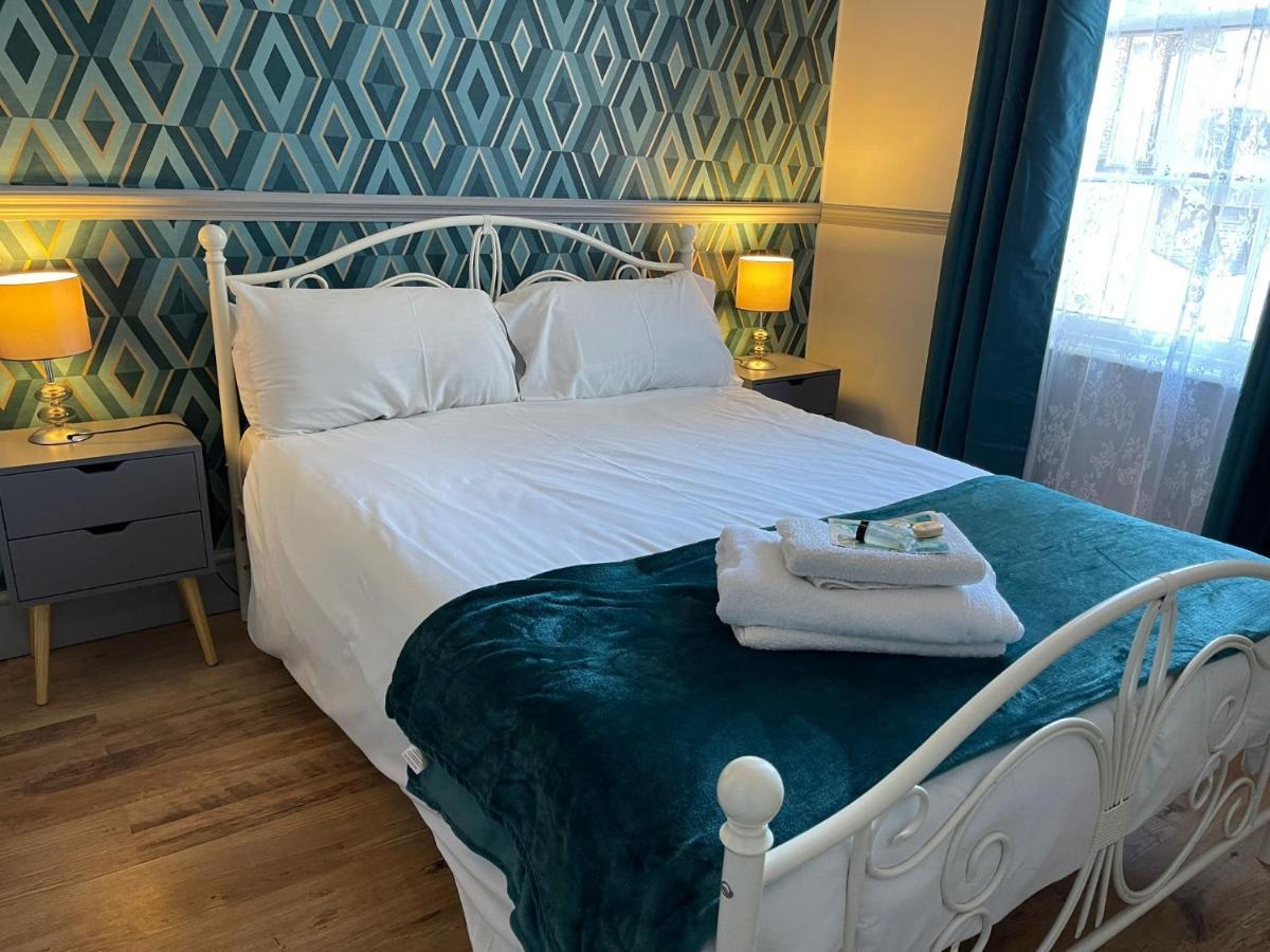 Lilyrose Hotel Уитби Экстерьер фото