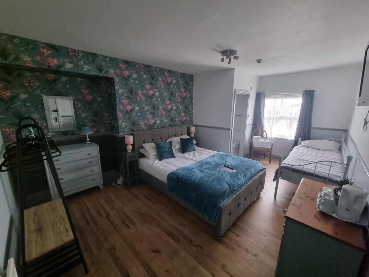 Lilyrose Hotel Уитби Экстерьер фото