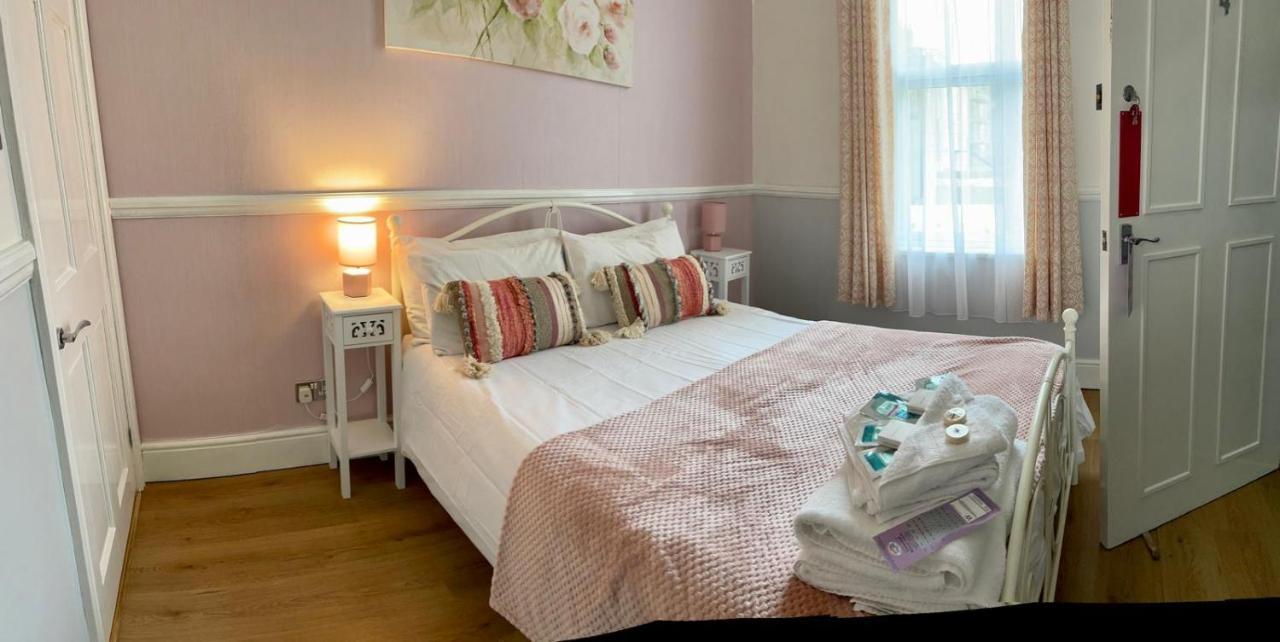 Lilyrose Hotel Уитби Экстерьер фото
