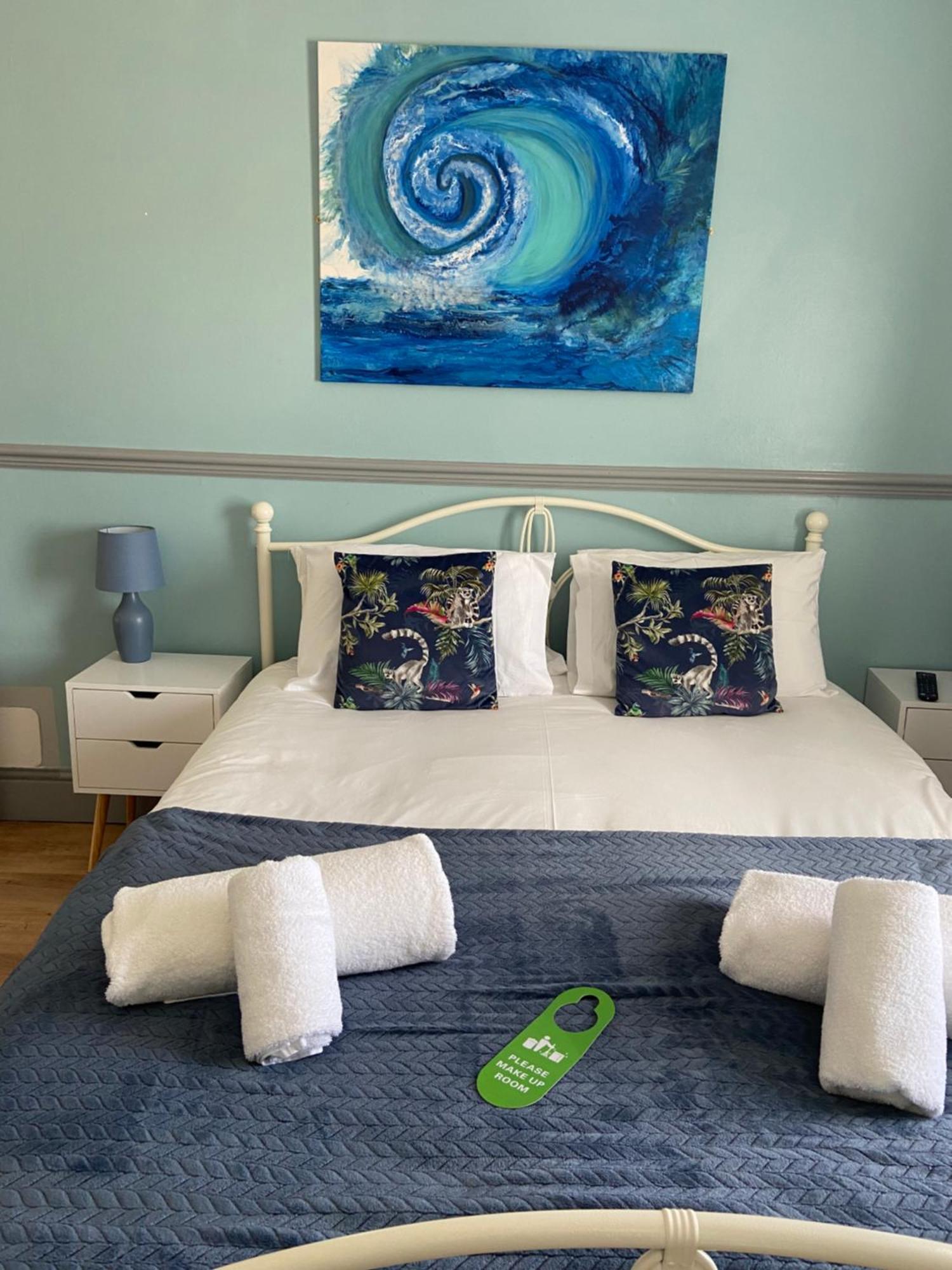 Lilyrose Hotel Уитби Экстерьер фото